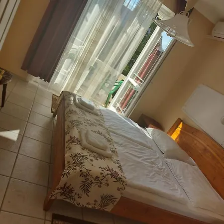 Korona***es Etterem Hotel
